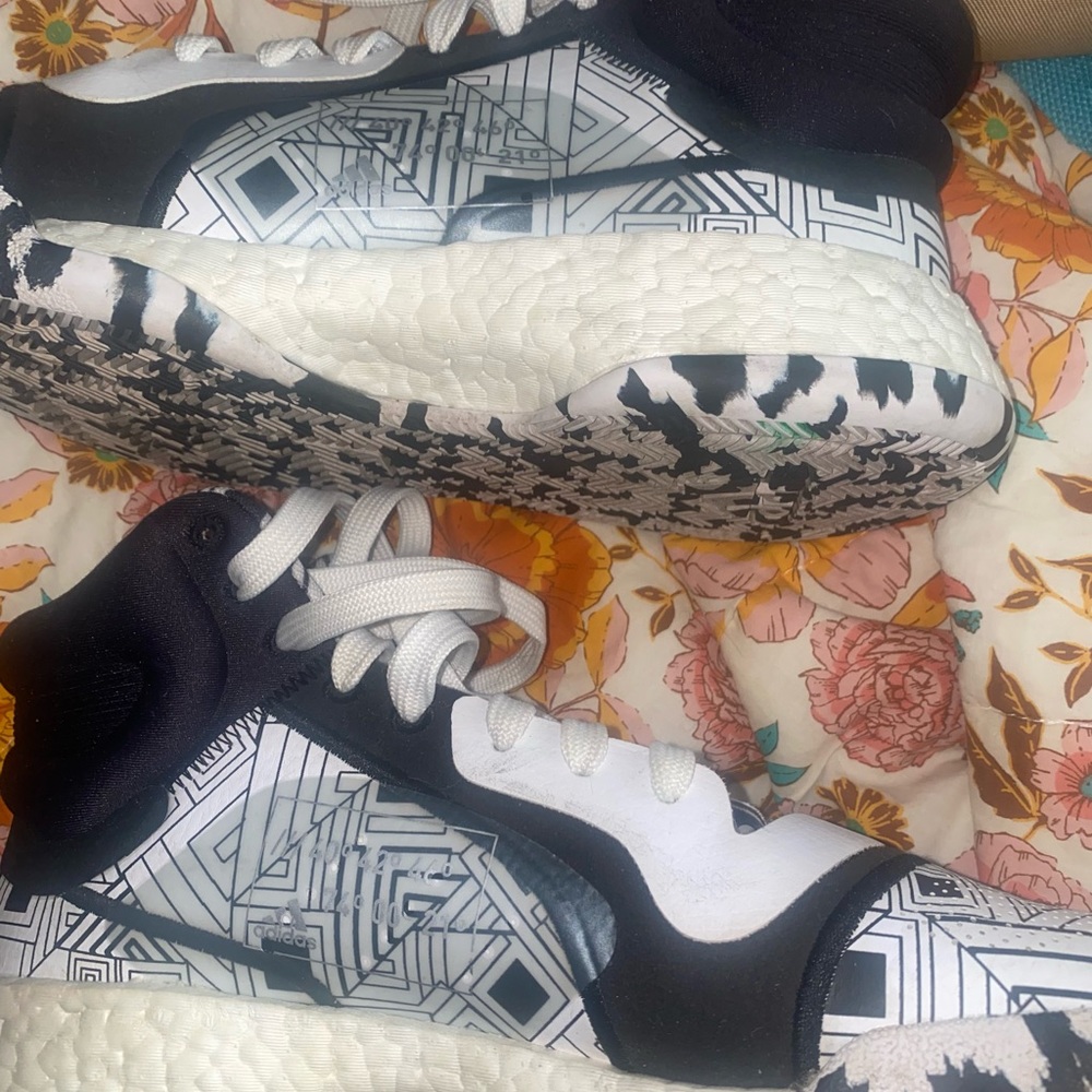 Mens size 8 Adidas high tops like new